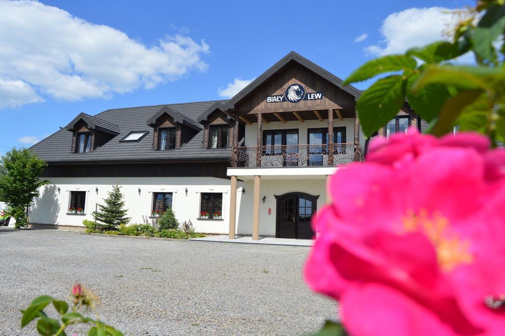 Osrodek Bialy Lew Bed & Breakfast Wojciechow  Eksteriør bilde
