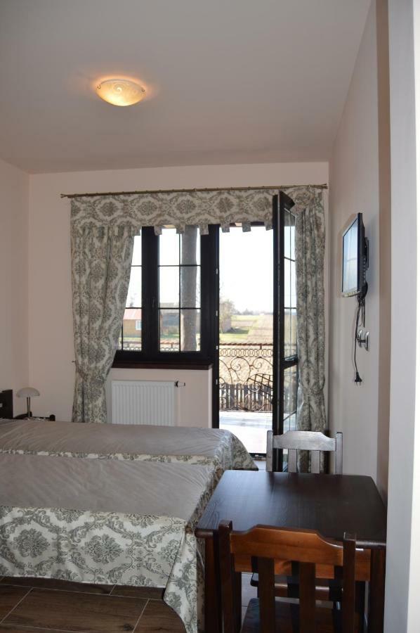 Osrodek Bialy Lew Bed & Breakfast Wojciechow  Eksteriør bilde